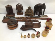 A COLLECTION OF VINTAGE AFRICAN WOODEN FIGURES AND POTS TOGETHER WITH A NESTING DOLL AND A SHOE HORN