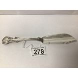 A HEAVY VICTORIAN SILVER BUTTER KNIFE, 20CM, 84G