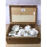 A SIXTEEN PART W.H GOSS CRESTED CHINA TEA SET IN WOODEN BOX 30CM X 19CM X 14CM