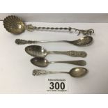 AN ITALIAN 800 SILVER LONG HANDLED SAUCE LADLE & FOUR VARIOUS SILVER SPOONS MARKED 'STERLING', 81G