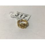 A LADIES HALLMARKED 18CT GOLD KNOT RING, 6.2G, SIZE K