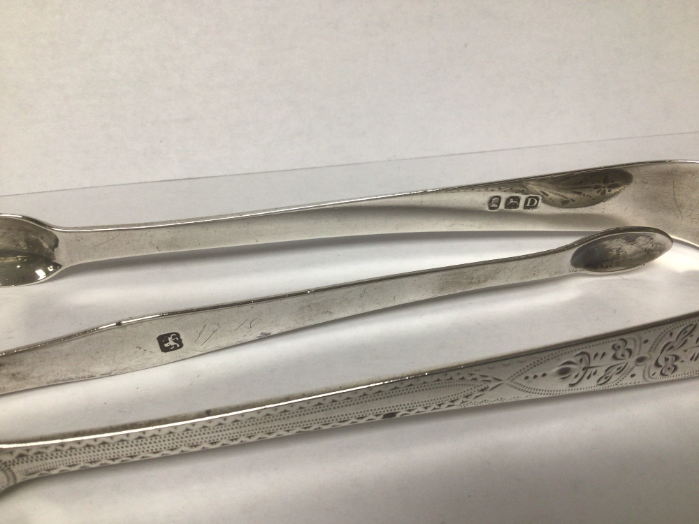 TWO PAIRS OF GEORGE III HALLMARKED SILVER BRIGHT CUT SUGAR TONGS, 14CM, 66G - Image 5 of 6