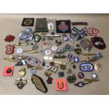 A MIXED COLLECTION OF BADGES, MEDALS, AND PATCHES, INCLUDES SOME MILITARY