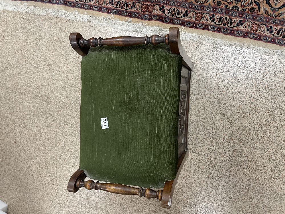 A VINTAGE MAHOGANY PIANO STOOL WITH STORAGE AND SHEET MUSIC