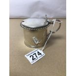 A LARGE VICTORIAN HALLMARKED SILVER DRUM SHAPED MUSTARD POT WITH GADROONED BORDER & BLUE GLASS