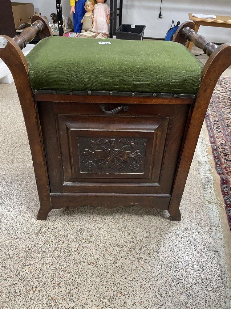 A VINTAGE MAHOGANY PIANO STOOL WITH STORAGE AND SHEET MUSIC - Image 2 of 13