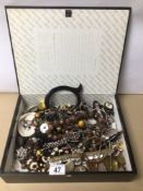 A BOX OF MIXED VINTAGE COSTUME JEWELLERY