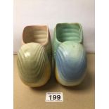 A PAIR OF ART DECO SHORTER AND SON SHELL VASES (318) 17CM X 7CM X 13CM