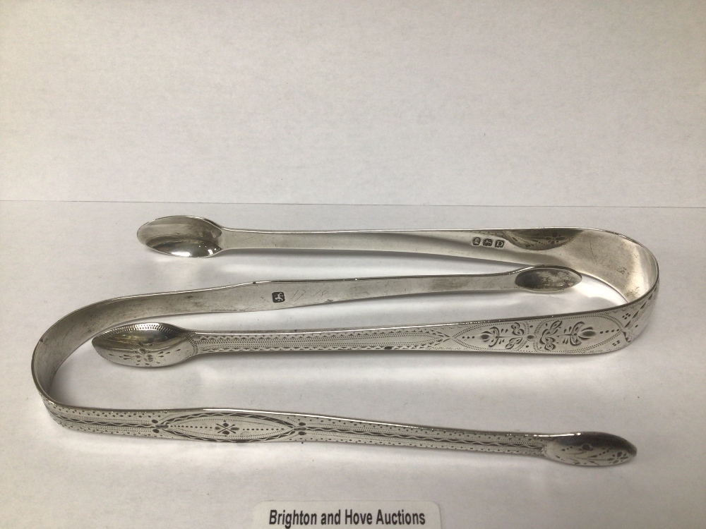 TWO PAIRS OF GEORGE III HALLMARKED SILVER BRIGHT CUT SUGAR TONGS, 14CM, 66G - Image 3 of 6