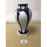 A 19TH CENTURY BLUE AND WHITE WORCESTER PORCELAIN VASE STAMPED TO BASE B.F.B (BARR, FLIGHT &