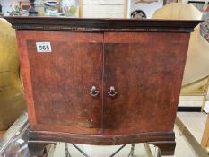 A VINTAGE MAHOGANY SMALL TWO DOOR CUPBOARD BOW FRONTED 50 X 43 X 30CM