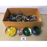 A QUANTITY OF MIXED VINTAGE COSTUME JEWELLERY AND GLASS PAPERWEIGHTS