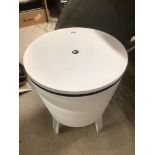 A LARGE ICE BUCKET/TABLE