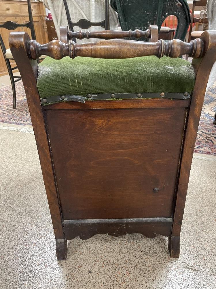 A VINTAGE MAHOGANY PIANO STOOL WITH STORAGE AND SHEET MUSIC - Image 7 of 13