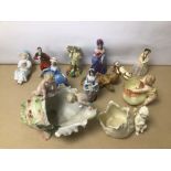 A COLLECTION OF MIXED VINTAGE FIGURINES OF CERAMIC AND POTTERY, SOME INCLUDING MARKS TO BASE