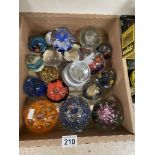 A COLLECTION OF ART GLASS PAPERWEIGHTS, NO MARKINGS TO BASE
