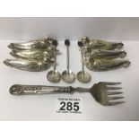 A SET OF SIX SILVER PLATE DUCK SHAPED KNIFE RESTS WITH THREE HALLMARKED SILVER COFFEE SPOONS &