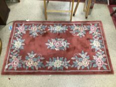 A VINTAGE CHINESE WOOL CARPET/RUG BY SEAGULL, 150 X 90CM