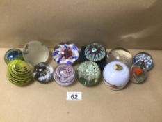 A COLLECTION OF ART GLASS PAPERWEIGHTS, SOME WITH WITH MAKERS MARKS TO BASE, INCLUDES CROLINO,