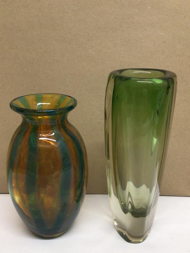 A VINTAGE MDINA VASE 18CM WITH A DY KUMELA ART VASE, 22CM - Image 2 of 4