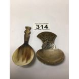 A MARKED 925 SILVER TEA CADDY SPOON A HORN SPOON WITH AN ENGRAVED THISTLE TO TOP