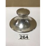 A CONTINENTAL 830 SILVER CIRCULAR HAMMERED INKWELL, WIDTH 11.5CM, 176 GRAMS