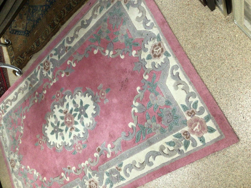 AN INDIAN RUG, LOTUS PREMIUM PINK WOOL RUG, 150 X 240CM - Image 2 of 4