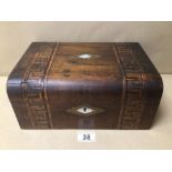 A VINTAGE LADIES ROSEWOOD JEWELLERY BOX WITH INLAY BOXWOOD A/F 30CM X 23CM X 14CM