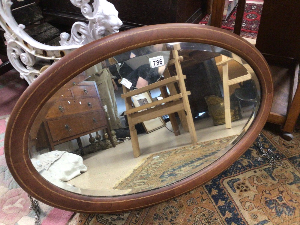 A VINTAGE CARVED WOODEN FRAMED MIRROR, 38 X 61CM - Image 2 of 3