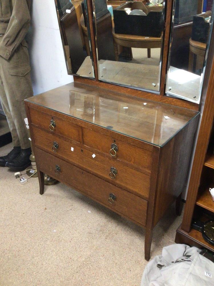 A VINTAGE OAK TWO OVER TWO DRESSING TABLE WITH TRIPLE MIRROR - Image 2 of 3