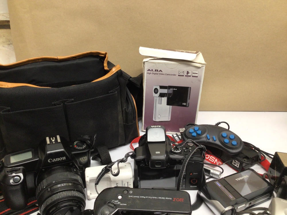 A COLLECTION OF UNTESTED CAMERAS, SOME CASED, INCLUDES CANON (EOS 1000), SONY (DSC-W55), KODAK ( - Image 4 of 4