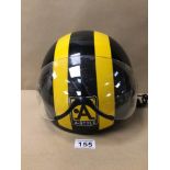 AN A-STYLE BLACK AND YELLOW BIKING HELMET WITH CLEAR VISOR, SIZE M (57CM)