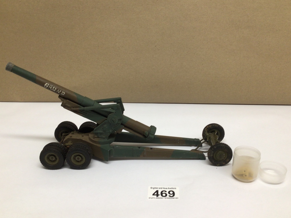 A VINTAGE DIE-CAST CANON TOY, 29CM LONG