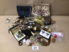 A COLLECTION OF MIXED COSTUME JEWELLERY