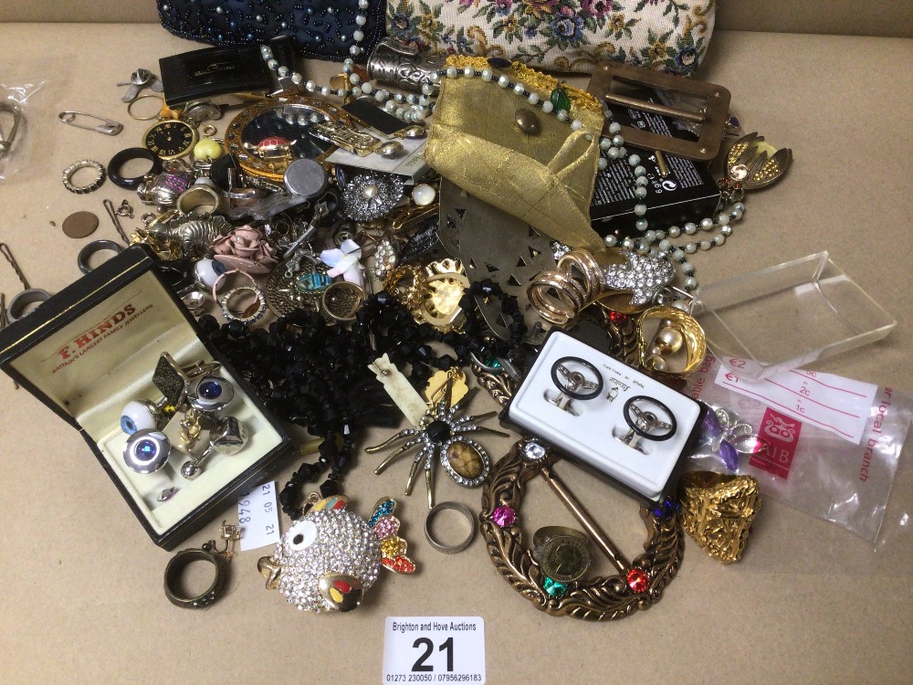 A COLLECTION OF MIXED COSTUME JEWELLERY - Image 2 of 4