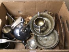 A MIXED COLLECTION OF MOSTLY METALWARE, INCLUDES COPPER AND WHITE METAL DISHES AND MORE