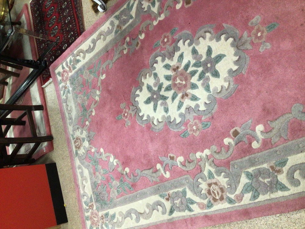 AN INDIAN RUG, LOTUS PREMIUM PINK WOOL RUG, 150 X 240CM - Image 3 of 4