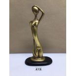 A VINTAGE BRASS STYLISED FEMALE NUDE ON WOODEN BASE, 29CM