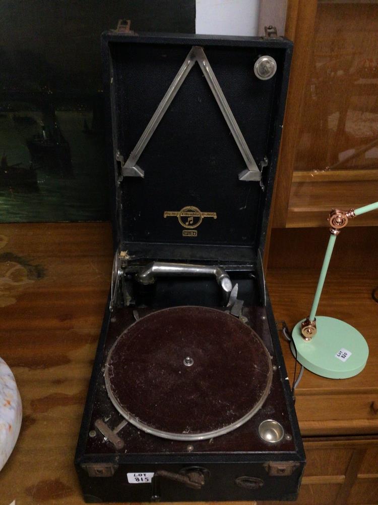 A VINTAGE COLUMBIA GRAFONOLA (NO.112A) GRAMOPHONE