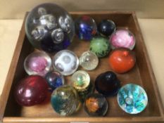 A COLLECTION OF ART GLASS PAPERWEIGHTS, NO MAKERS MARKS