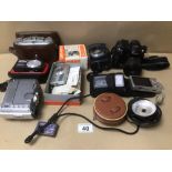 A COLLECTION OF VINTAGE CAMERAS, INCLUDES AN AGFA ISOLETTE II (1500483) AND MORE