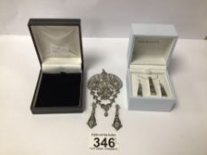 A SILVER AND PEARL PENDANT AND EARRING SET