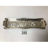 AN EDWARDIAN HALLMARKED SILVER FLORAL EMBOSSED RECTANGULAR TRAY 24CM 1906 BY HENRY MATTHEWS,