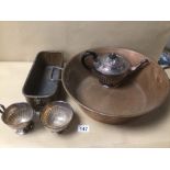 A SMALL MIXED COLLECTION OF METALWARE INCLUDES WHITE METAL AND COPPER DISHES