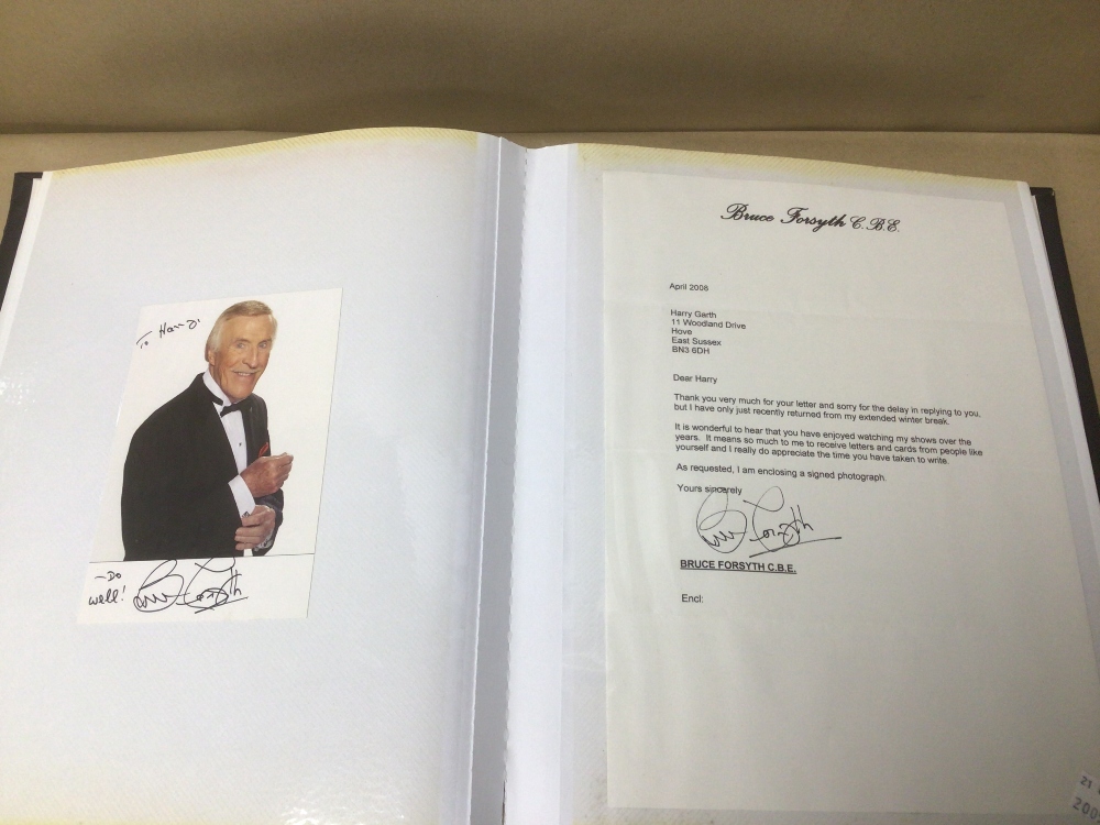 A PHOTOGRAPH ALBUM OF CELEBRITIES CONTAINING THEIR AUTOGRAPHS INCUDES JAMES EARL JONES, USAIN BOLT - Image 5 of 19