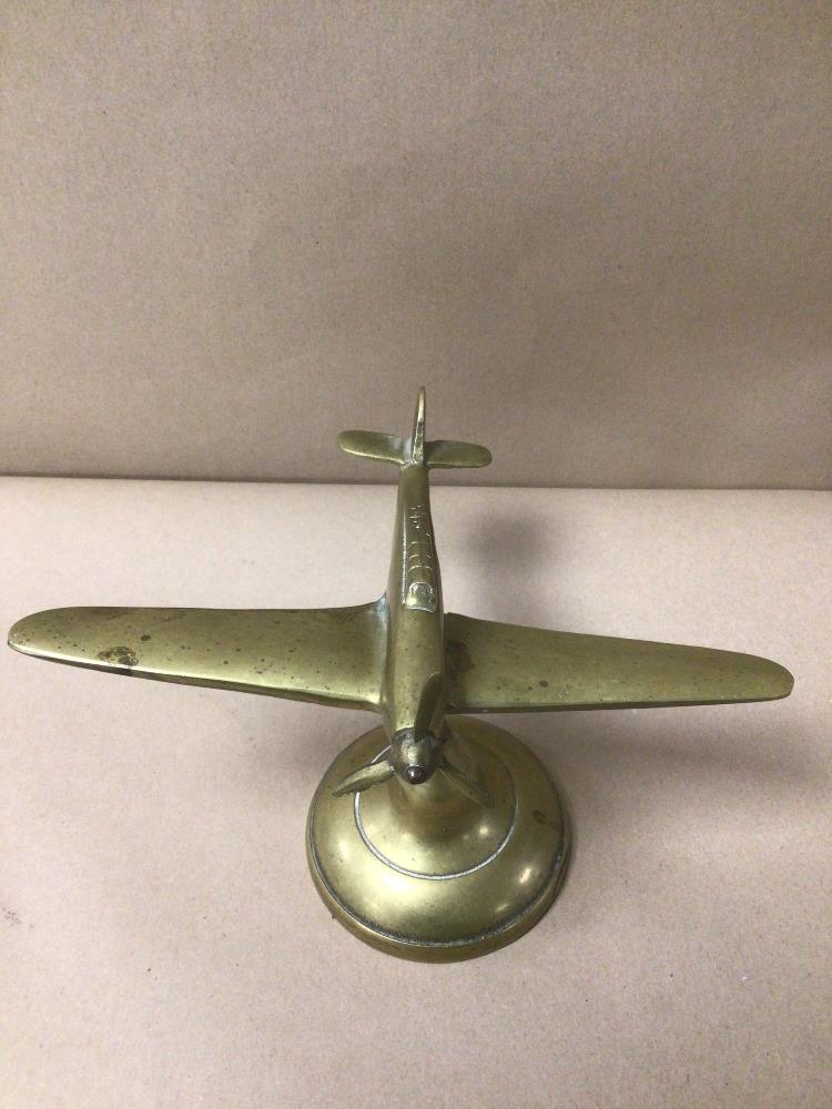 A VINTAGE SOLID BRASS HURRICANE MODEL AEROPLANE 24CM X 17CM - Image 3 of 4