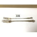 TWO HALLMARKED SILVER LONG HANDLED PICKLE FORKS 1908 JOSEPH GLOSTER AND 1906, 66 GRAMS