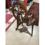 A VINTAGE WOODEN SPINNING WHEEL