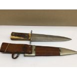 A VINTAGE HORN HANDLE SPANISH FABRICA DE TOLEDO HUNTING KNIFE WITH SHEATH, 30CM