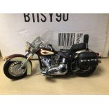 A FRANKLIN MINT HARLEY-DAVIDSON 1980S B11SY90 HERITAGE SOFTAIL CLASSIC DIECAST 1 : 10 SCALE BURGUNDY